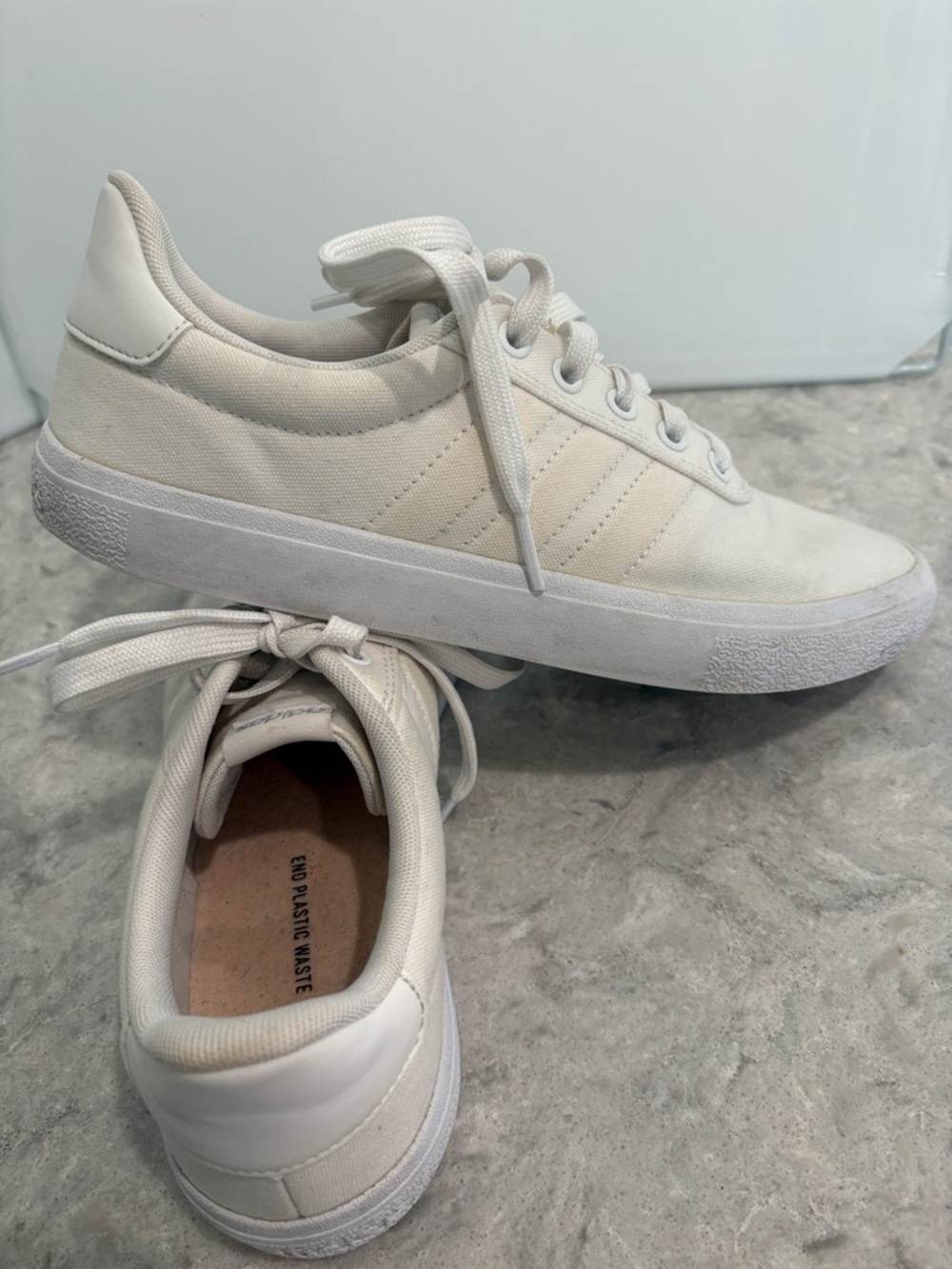 Adidas women’s Vulc Raid3R Casual Canvas Sneakers in White size 8